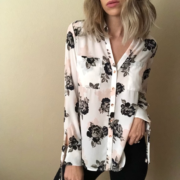 Candie's Tops - {Candie’s} floral blouse